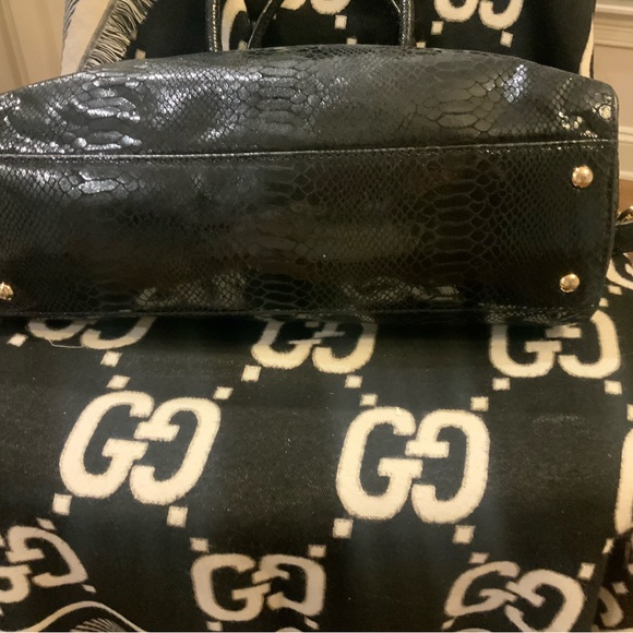 Micheal Kors Purse - Picture 6 of 9